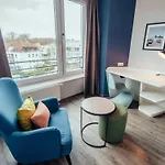 Aja 4*