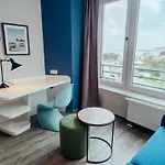 Aja 4*